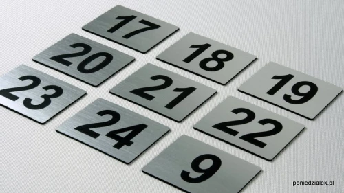 Numerki na drzwi pomieszczeń, szafek - laminat-szczotkowany tabliczki grawerowane