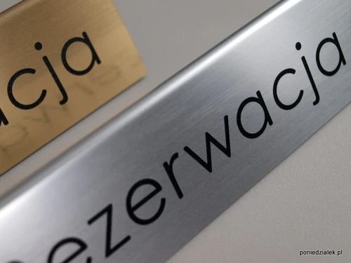 Tabliczka-rezerwacja-złota-i-srebrna-detale