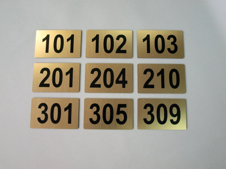 Trzy cyfrowe tabliczki z numerami na drzwi  100x60 mm