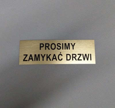 Prosimy zamykać drzwi tabliczka grawerowana