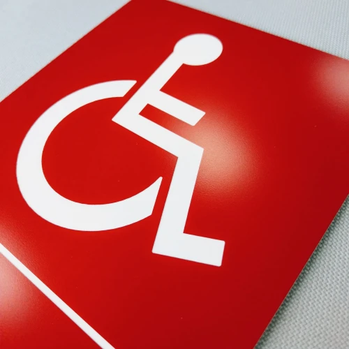 Toaleta dla niepełnosprawnych - tabliczka samoprzylepna grawerowana kolor czerwony.