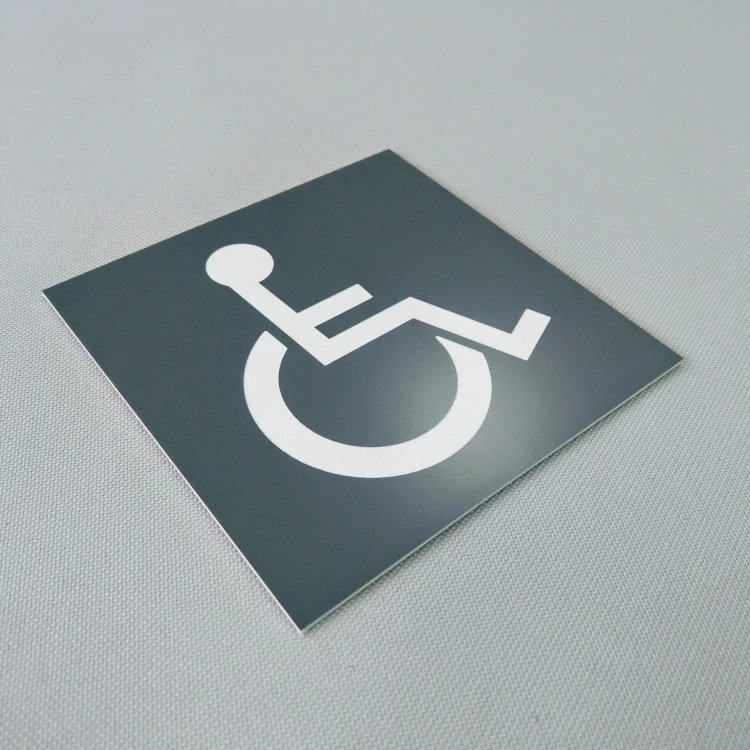 Toaleta dla niepełnosprawnych - Tabliczka informacyjna na drzwi