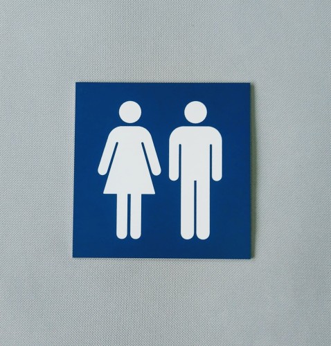 Toaleta wspólna - Tabliczka informacyjna na drzwi. Kolor niebieski z białym.