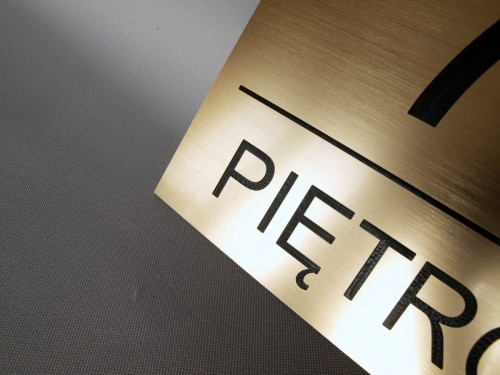 Numer piętra tabliczka informacyjna na drzwi