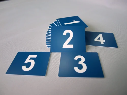 Numerki grawerowane samoprzylepne - kolor niebieski