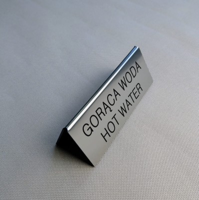 Tabliczka z napisem gorąca woda kolor stalowy szczotkowany