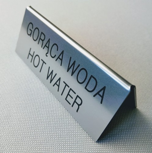 Tabliczka z napisem gorąca woda kolor stalowy szczotkowany