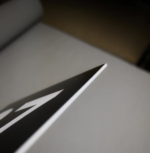 numer na drzwi grawerowany czarny z białym