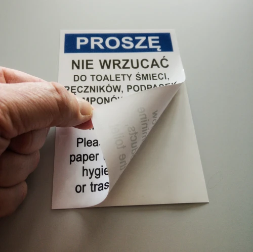 Nie wrzucać do toalety śmieci, ręczników, podpasek, tamponów, pieluch, ani innych środków higienicznych  - naklejka WODOODPORNA