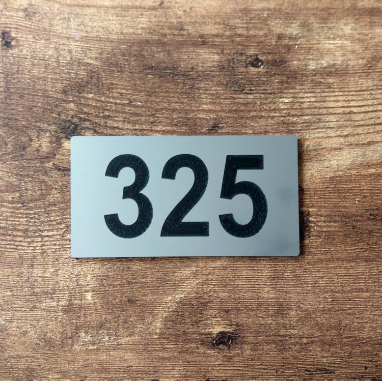 Tabliczki z numerami na drzwi kolor stalowy szczotkowany