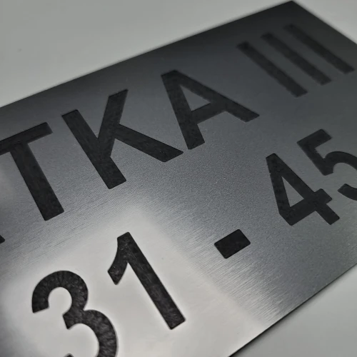 Numer klatki  - Tabliczka  kolor stalowy szczotkowany