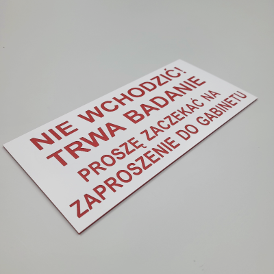 Tabliczka - Nie wchodzić trwa badanie - Proszę zaczekać na zaproszenie