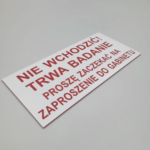 Tabliczka - Nie wchodzić trwa badanie - Proszę zaczekać na zaproszenie