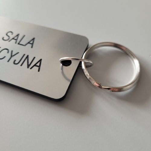 Brelok do kluczy z numerem pomieszczenia kolor stalowy szczotkowany kółko na klucze w cenie.