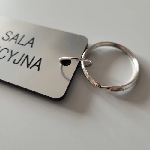 Brelok do kluczy z numerem pomieszczenia kolor stalowy szczotkowany kółko na klucze w cenie.