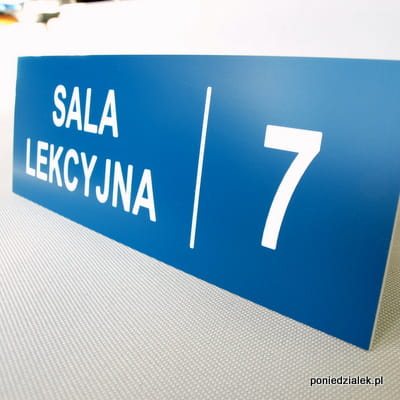 Tabliczka na drzwi do klasy w szkole