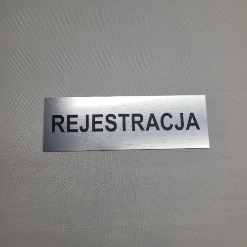 Rejestracja tabliczka informacyjna na drzwi grawerowana.
