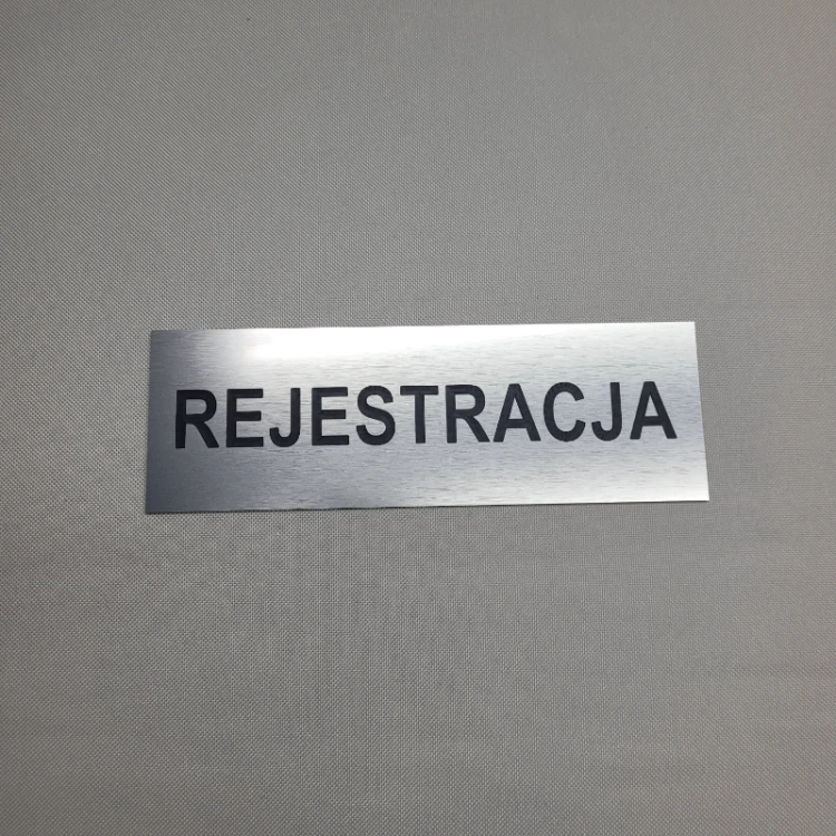 Rejestracja tabliczka informacyjna na drzwi grawerowana.