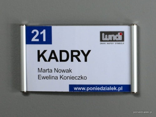 Tabliczka z wymienną treścią.