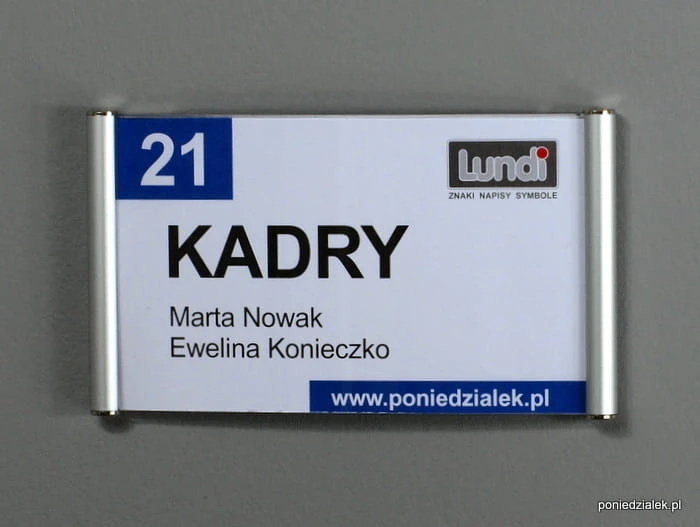 Tabliczka z wymienną treścią.