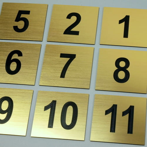 Numerki na drzwi - kolor złoty szczotkowany.JPG