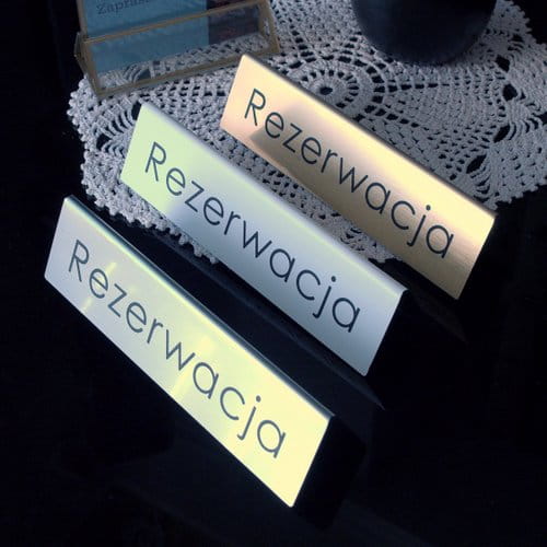 Tabliczka-rezerwacja-złota-srebrna-biała