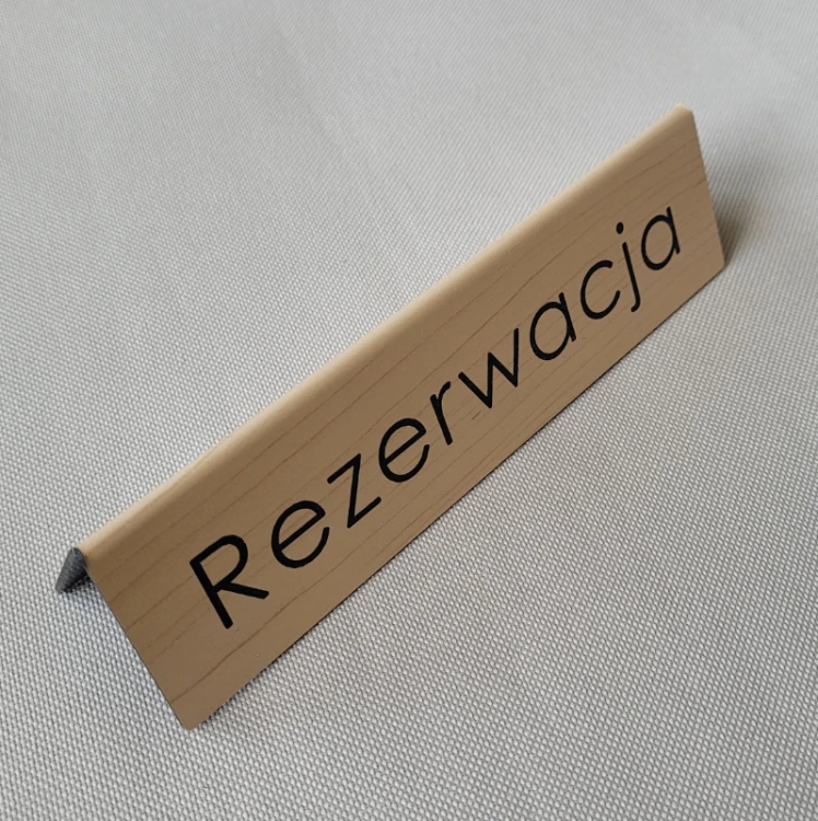 Rezerwacja tabliczka na stolik - jasne drewno.png