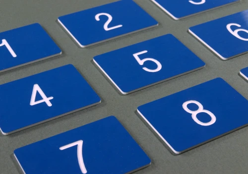 Numerki grawerowane niebieskie