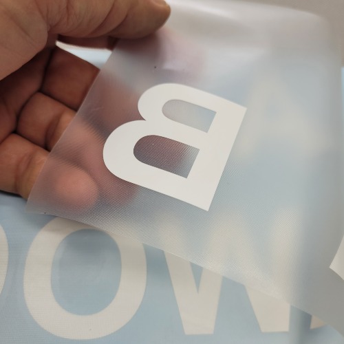 Wycięty z folii samoprzylepnej + folia transferowa