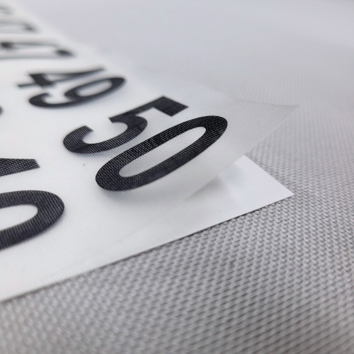 Folia transferowa ułatwiająca naklejanie.