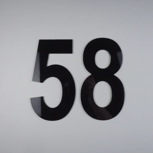 numer 58 z czarnego kompozytu