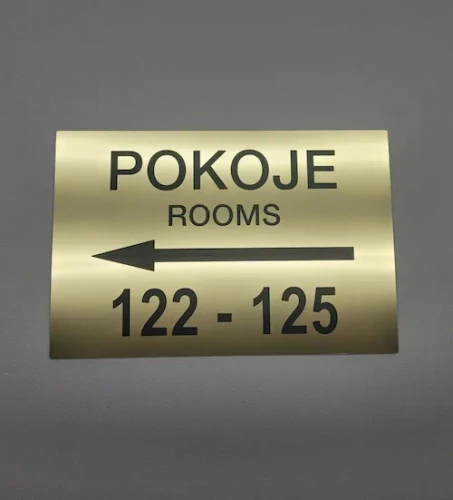 Tabliczka pokoje  kolor złoty szczotkowany strzałka w lewo numery pokoi