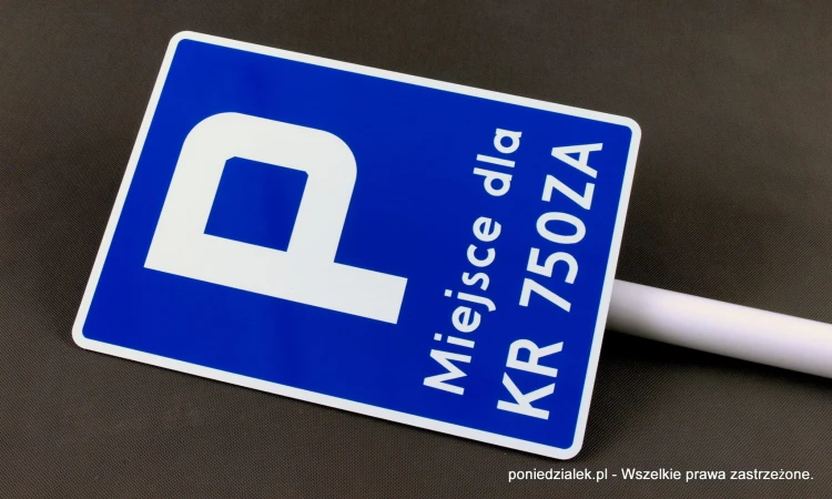 Parking dla pracowników. Tablica informacyjna.