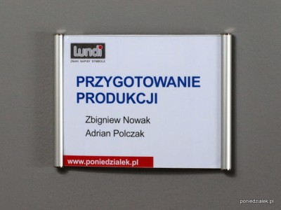 Tabliczka z wymienną treścią.