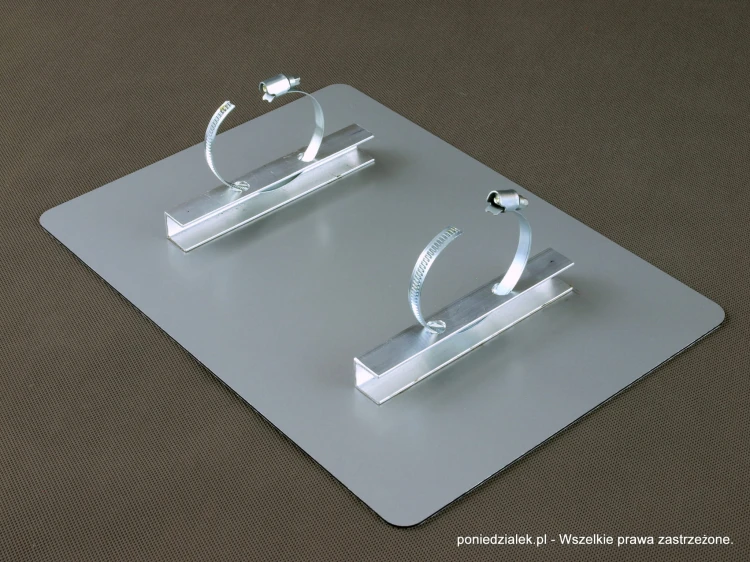 Tabliczka parkingowa. Montaż do słupka.