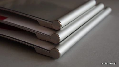 Tabliczki z wymienną treścią.