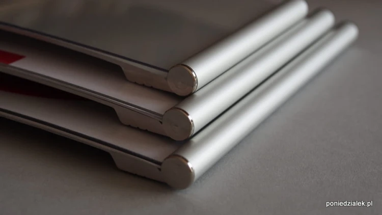 Tabliczki z wymienną treścią.