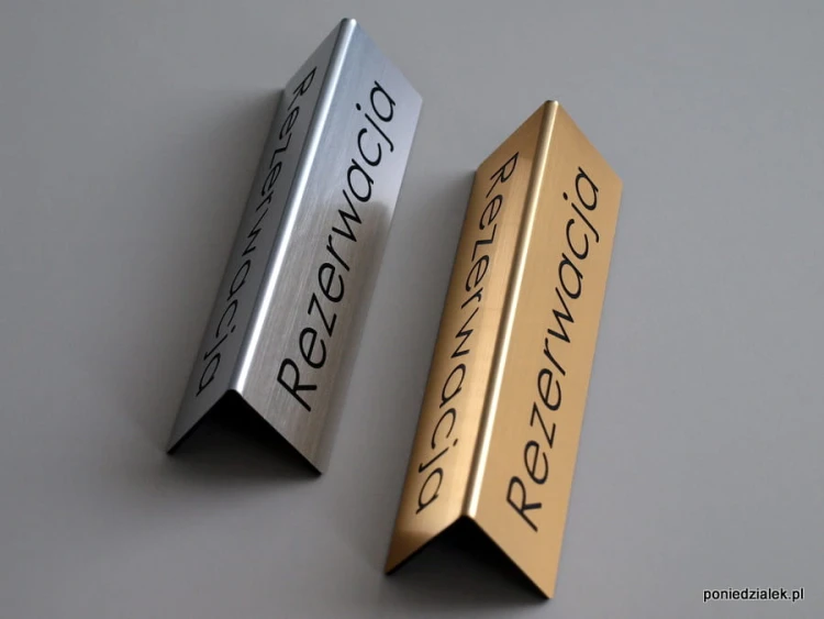 Tabliczka-rezerwacja-złota-i-srebrna-gra-swiatel