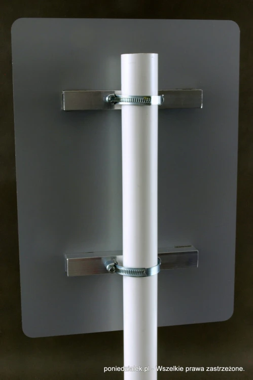 Do przykręcenia opasek wystarczy tylko śrubokręt.